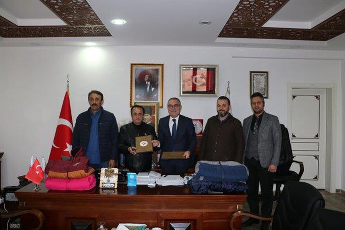 Bilecik Ticaret ve Sanayi Odası öğrencilere mont yardımında bulundu