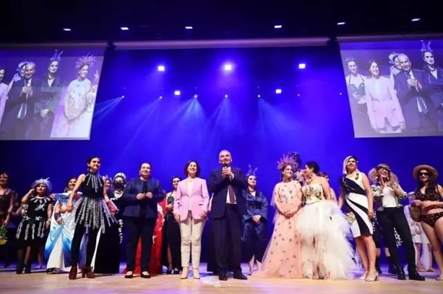 'Uluslararası Denizli Cam Bienali'nde cam giysi defilesine yoğun ilgi