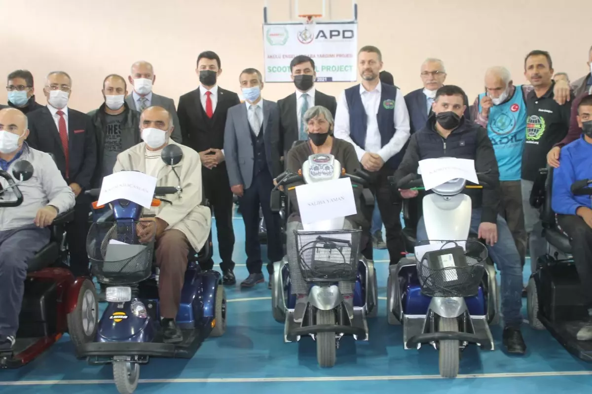 Gurbetçilerden Yozgat'taki engellilere akülü araç desteği