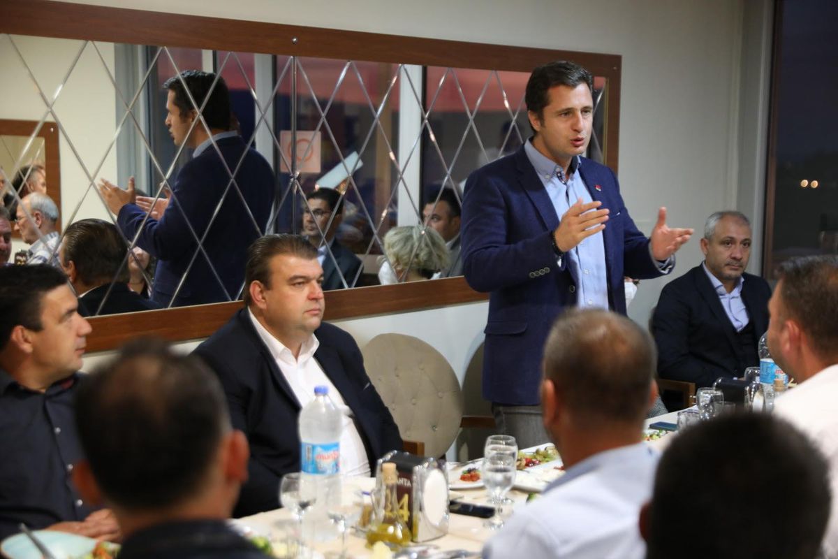 Başkan Yetişkin muhtarlarla bir araya geldi