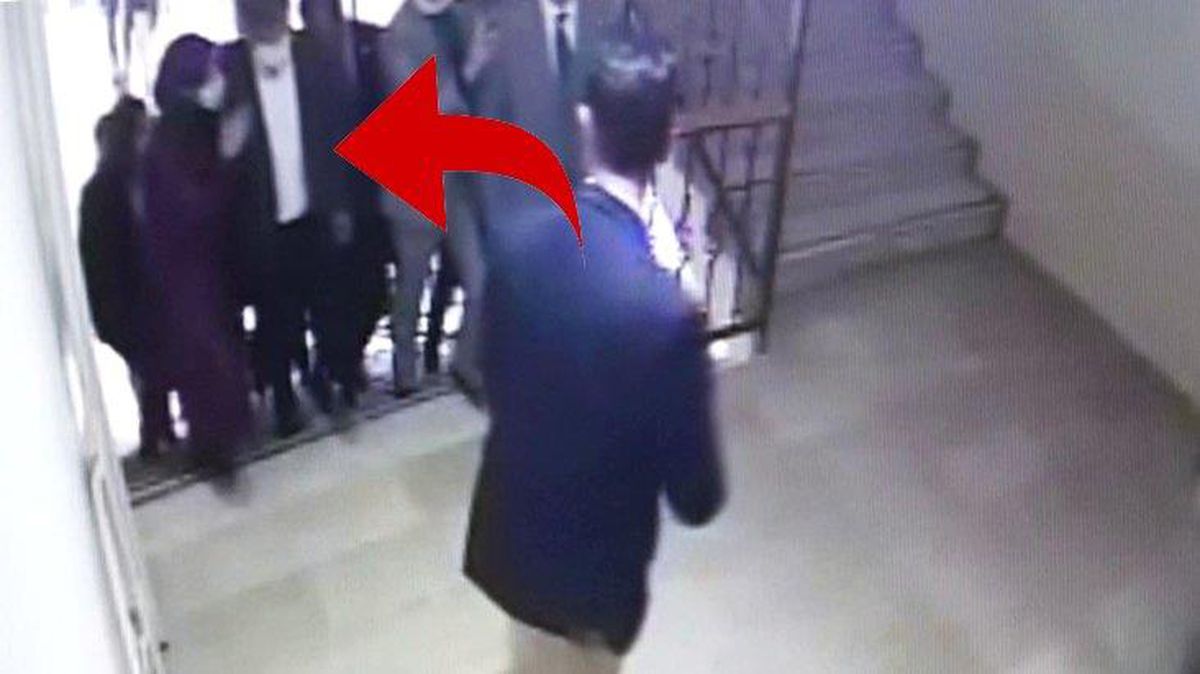 Ahmet Davutoğlu'nun asansör kazası kamerada! Belinden rahatsızlandı