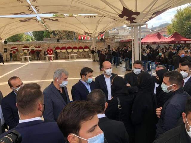 Milli SİHA'ların öncü ismi Özdemir Bayraktar, son yolculuğuna uğurlandı! Selçuk Bayraktar'ın konuşması duygulandırdı