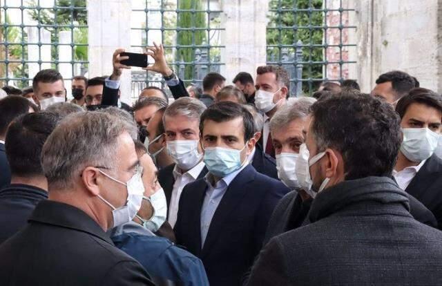 Milli SİHA'ların öncü ismi Özdemir Bayraktar, son yolculuğuna uğurlandı! Selçuk Bayraktar'ın konuşması duygulandırdı