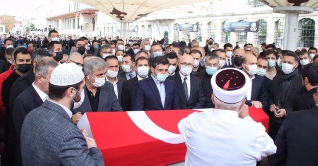 Ulusal SİHA'ların öncü ismi Özdemir Bayraktar, son seyahatine uğurlanıyor! Selçuk Bayraktar'ın konuşması duygulandırdı