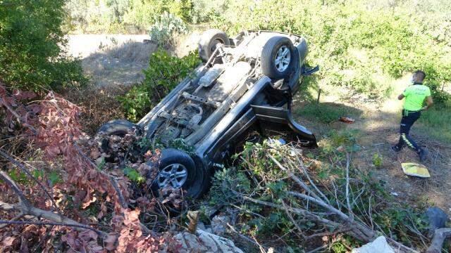 Takla atarak hurdaya dönen araçtan, burnu kanamadan çıktı