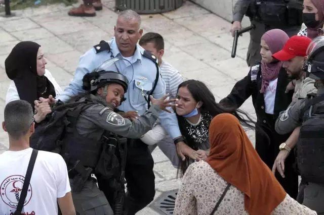 Kudüs'te İsrail güçlerinin sert müdahalesinde yaralanan Filistinli sayısı 60'a yükseldi