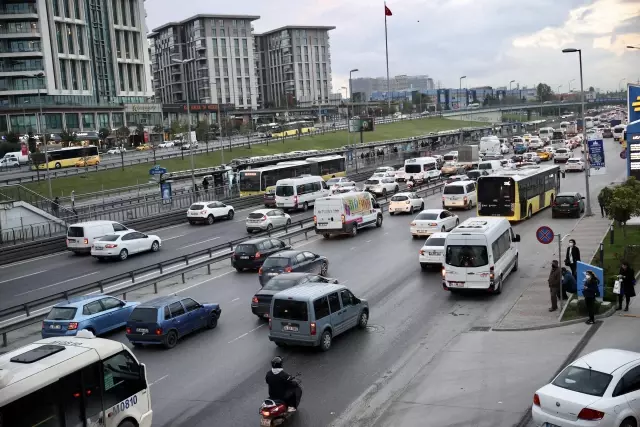 Trafik yoğunluğu yaşanıyor
