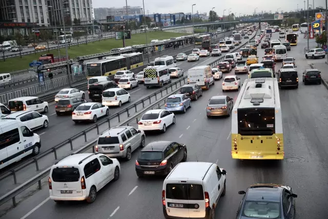 Trafik yoğunluğu yaşanıyor