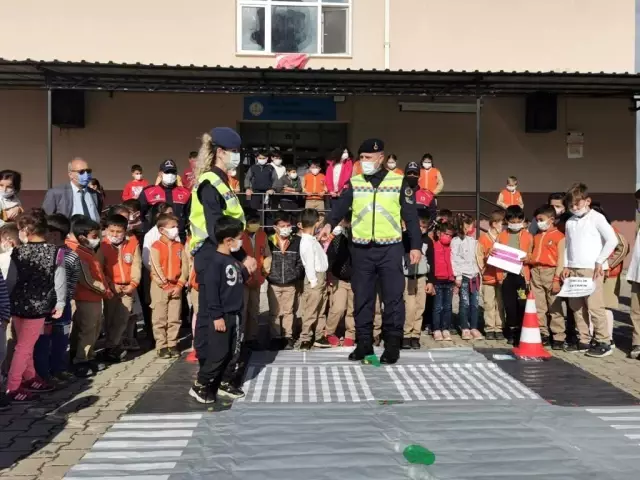 Jandarmadan öğrencilere trafik eğitimi