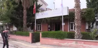 Hasan Demir: Kadın muhtar vefat eden babasının yerine devraldığı mührü 3 dönemdir taşıyor Hasan Demir: Kadın muhtar vefat eden babasının yerine devraldığı mührü 3 dönemdir taşıyor