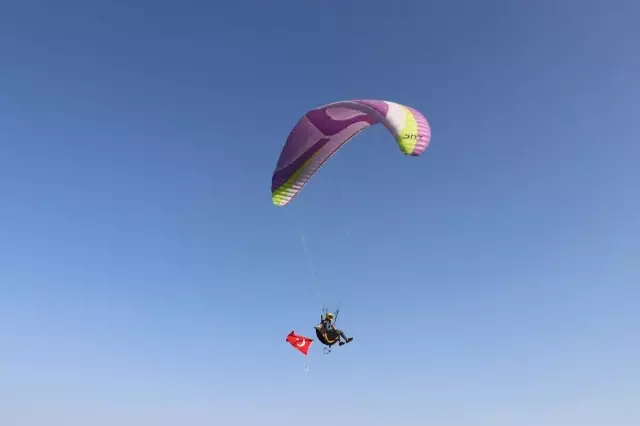 Mersin'de Yamaç Paraşütü Cumhuriyet Kupası etkinliği düzenlendi