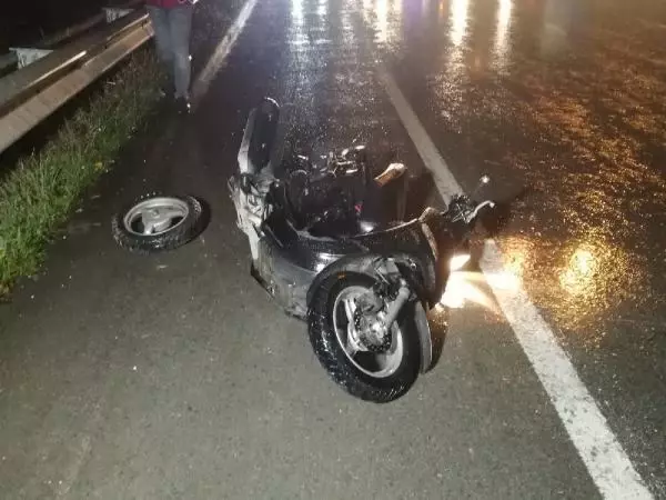 Otomobilin arkadan çarptığı motosiklet sürücüsü feci şekilde can verdi