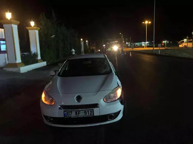 Son dakika haberi | Otomobilin yayaya çarpıp havaya savurduğu anlar kamerada: 1 ölü