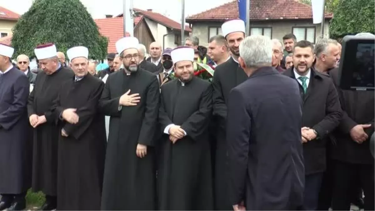 SARAYBOSNA - Bosna Hersek'in ilk Cumhurbaşkanı İzetbegoviç, vefatının 18. yılında kabri başında anıldı