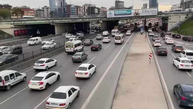Trafik yoğunluğu yaşanıyor