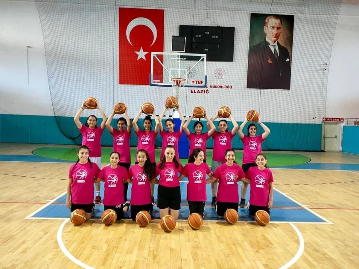 'Yarını Kodlayanlar'dan basketbolda 'Ben varım' diyen kız çocuklarına destek