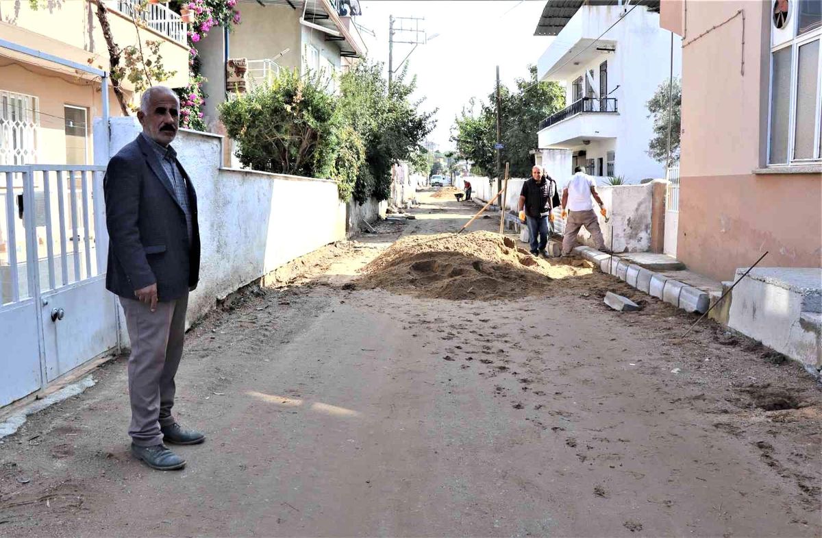 Yeşilyurt Mahallesi'nde yollar yenileniyor