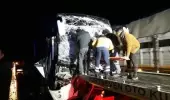 Yolcu otobüsü tıra arkadan çarptı: 2'si ağır 12 yaralı