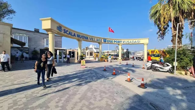 Zenginler Gemisi' Azamara Journey Kuşadası'nda