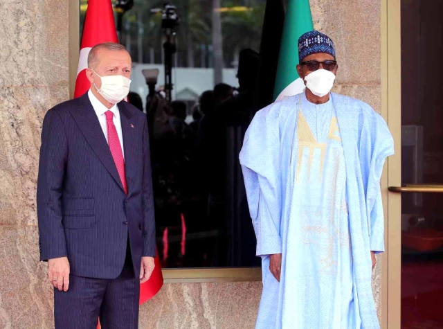 Cumhurbaşkanı Erdoğan, Nijerya'da resmi merasimle karşılandı