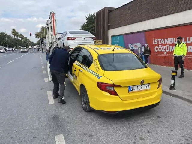 İstanbul'da yolcu seçen taksi sürücüsü: Taksim Meydan'da 50 Euro'ya yolcu taşıyorlar