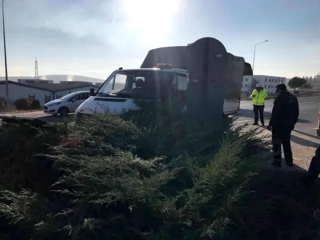 Bilecik'te çarpışan iki aracın sürücüleri yaralandı