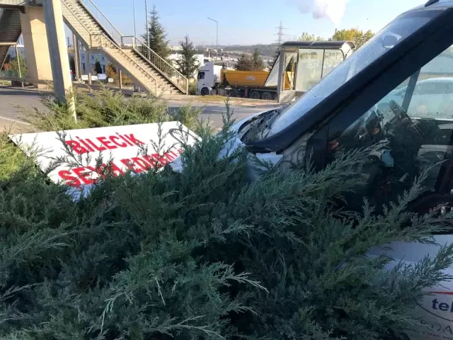 Bilecik'te çarpışan iki aracın sürücüleri yaralandı