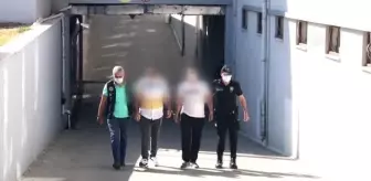 Uyuşturucu Ticareti: Oto yıkamacıda uyuşturucu satışı yaptığı iddiasıyla 2 kişi yakalandı Uyuşturucu Ticareti: Oto yıkamacıda uyuşturucu satışı yaptığı iddiasıyla 2 kişi yakalandı