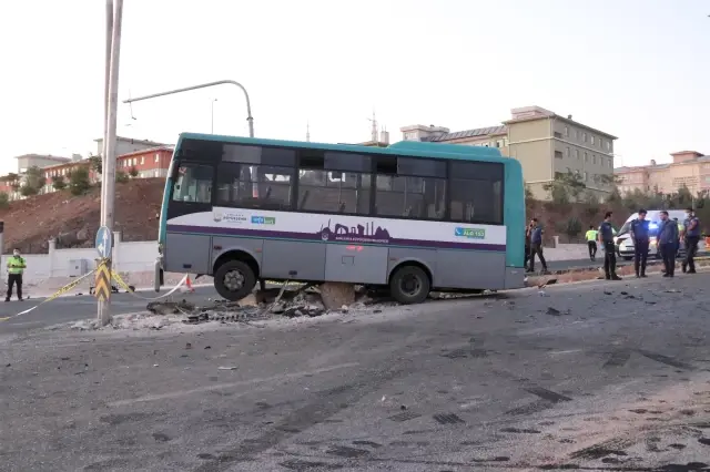 Şanlıurfa'da otobüs ile otomobilin çarpışması sonucu 1 kişi öldü, 10 kişi yaralandı