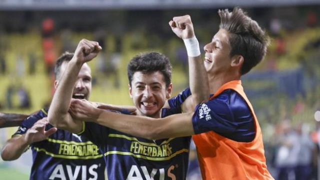 Fenerbahçe'de ayrılık rüzgarları sert esecek! Yıldız futbolcular vedaya hazırlanıyor