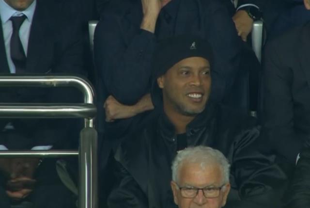 Ronaldinho'nun son hali herkesi duygulandırdı! Messi, ustasına doya doya sarıldı