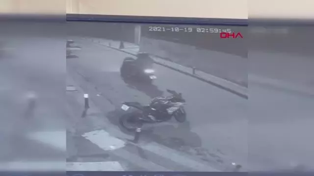 Son dakika haber... ÜSKÜDAR'DA MOTOSİKLET HIRSIZLIĞI GÜVENLİK KAMERASINDA