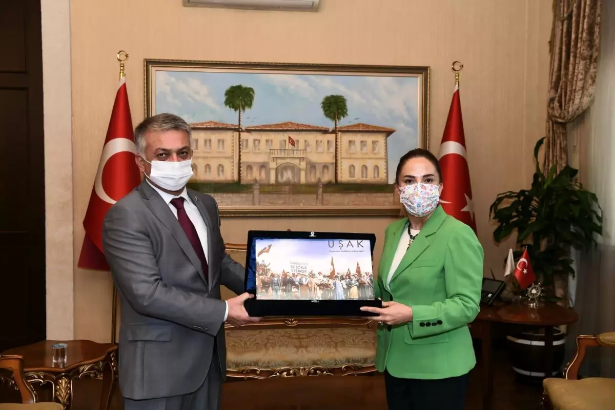 Vali Funda Kocabıyık Antalya Valisi Ersin Yazıcı'yı makamında ziyaret etti