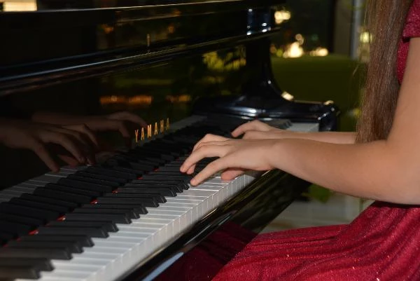 13 yaşındaki İlyun, Mozart'ın 13 numaralı konçertosunu çalacak