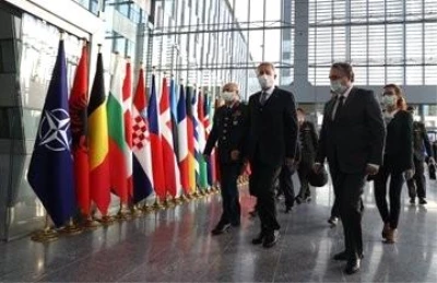 Son dakika haberleri: Bakan Akar, NATO Karargahında NATO Daimi Temsilciliğini ve Türk Askeri Temsilciliğini ziyaret etti