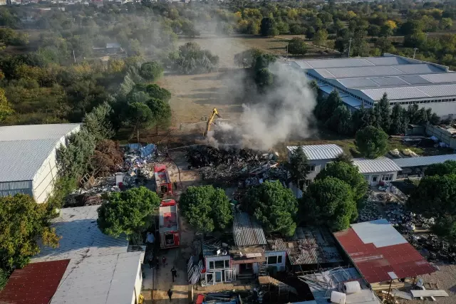 Son dakika haberi... Hurda deposunda çıkan yangın söndürüldü