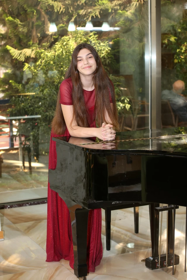 ÇDSO ile yarın sahne alacak genç piyanist İlyun Bürkev, gayelerini anlattı Açıklaması