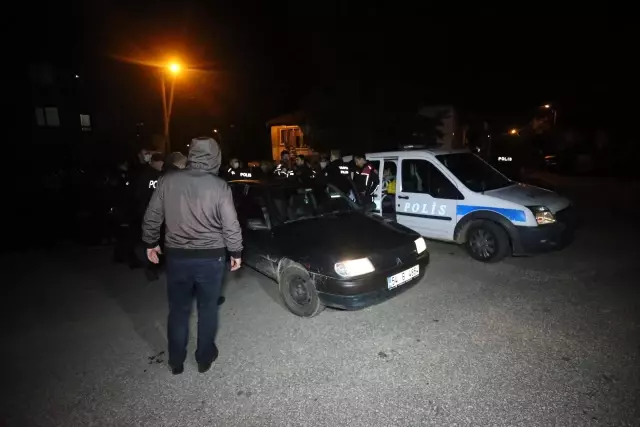 Polisin dur ihtarına uymayan 4 zanlı kovalamaca sonucu yakalandı