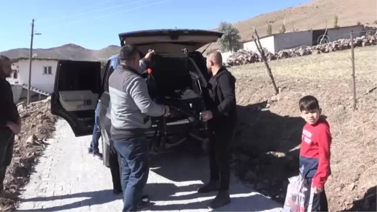 Engelli minik Elif'in evinin önüne Vali Şimşek'in talimatıyla yol yapıldı