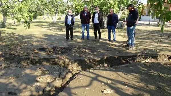 Aydın'da yağış sonrası oluşan çatlaklar halkı tedirgin etti