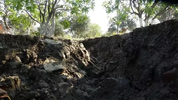 Aydın'da yağış sonrası oluşan çatlaklar halkı tedirgin etti