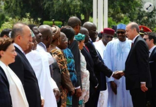 Cumhurbaşkanı Erdoğan'ın Angola ziyareti sırasında maske takmadığı iddiası Cumhurbaşkanı Erdoğan'ın Angola ziyareti sırasında maske takmadığı iddiası