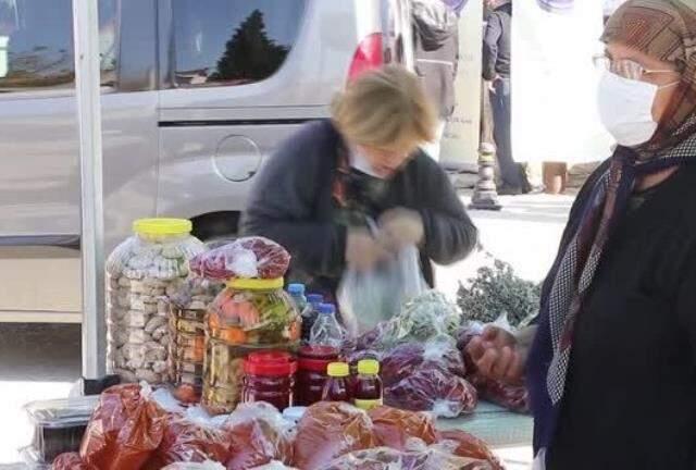 Duyan kulaklarına inanamadı! Altın kaplamalı tatlının dilimi 5 bin liradan satıldı