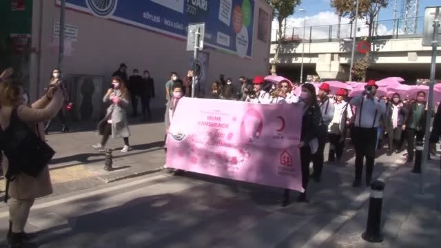 Kartal Belediyesi'nden göğüs kanseri farkındalık yürüyüşü