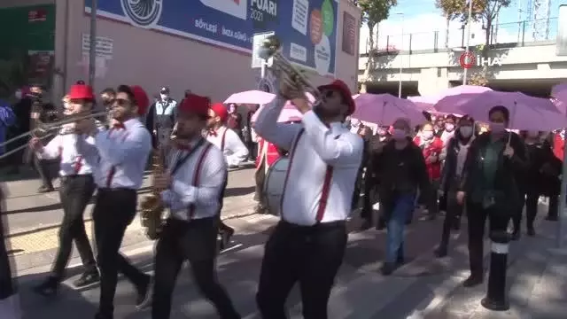 Kartal Belediyesi'nden göğüs kanseri farkındalık yürüyüşü