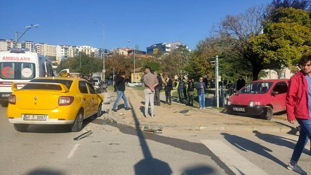 kavsakta 2 otomobil carpisti anne baba ve 2 c 2 14477614 o