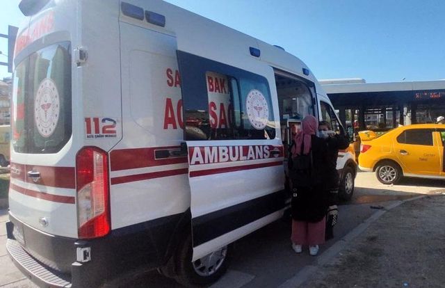 kavsakta 2 otomobil carpisti anne baba ve 2 c 3 14477614 o