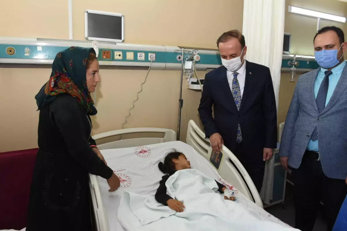 Vali Erin, Küçük Kızı Hastanede Ziyaret Etti