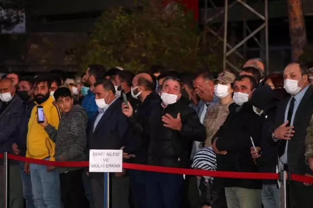 Şehit yakınından duygulandıran sözler: Birimiz değil, binimiz bu millete feda olsun