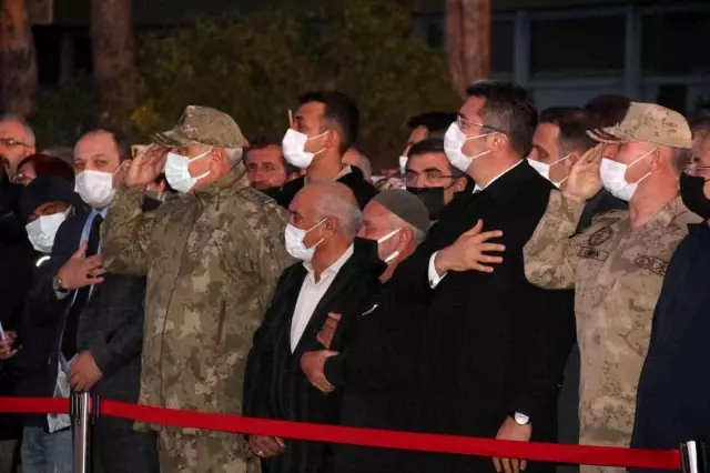 Şehit yakınından duygulandıran sözler: Birimiz değil, binimiz bu millete feda olsun